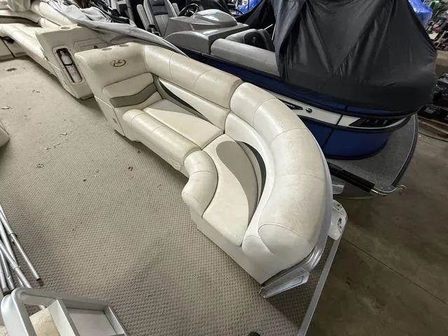 Slide: The Image of Harris 220 Super Sunliner 2004 - 13