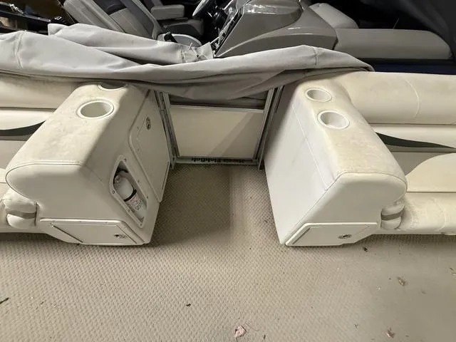 Slide: The Image of Harris 220 Super Sunliner 2004 - 16