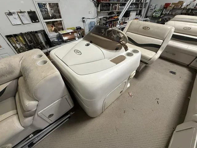 Slide: The Image of Harris 220 Super Sunliner 2004 - 17