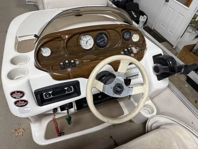 Slide: The Image of Harris 220 Super Sunliner 2004 - 21