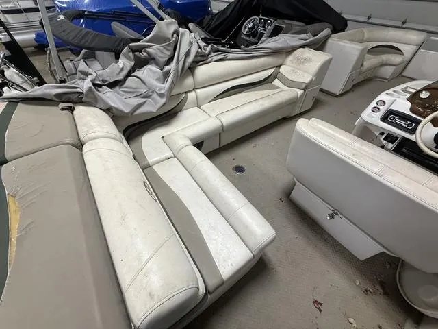 Slide: The Image of Harris 220 Super Sunliner 2004 - 23