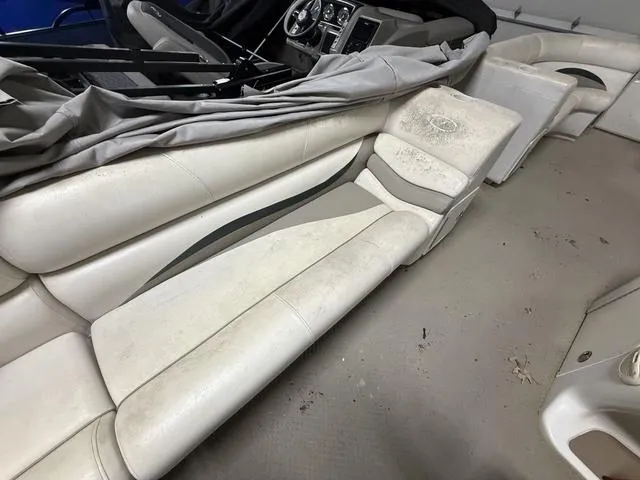 Slide: The Image of Harris 220 Super Sunliner 2004 - 24