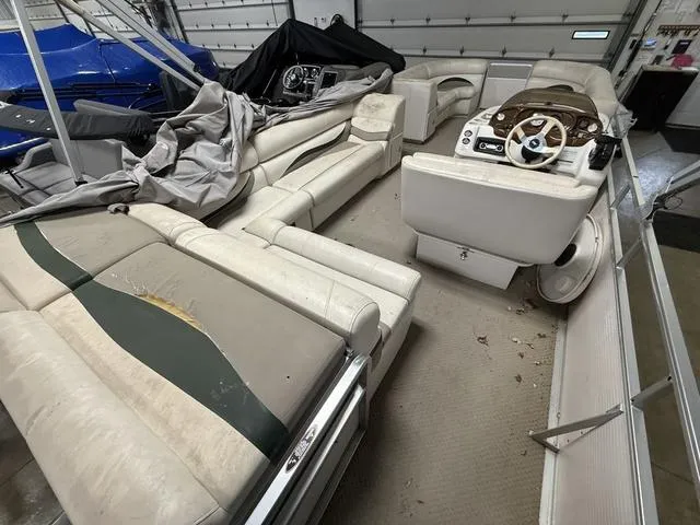 Slide: The Image of Harris 220 Super Sunliner 2004 - 26