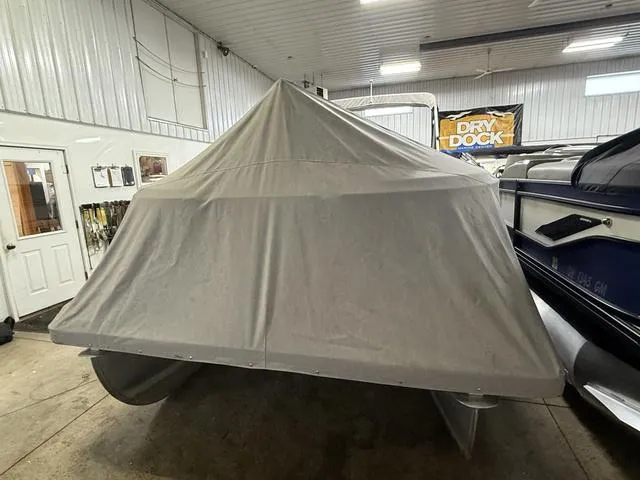 Slide: The Image of Harris 220 Super Sunliner 2004 - 38