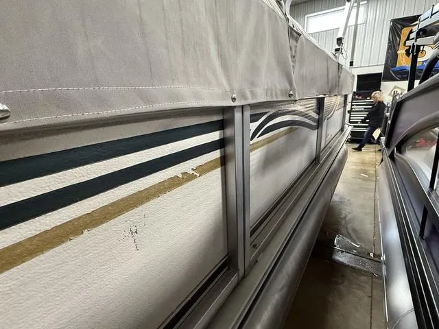 Slide: The Image of Harris 220 Super Sunliner 2004 - 5