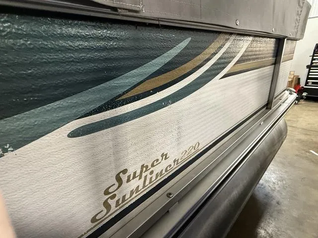 Slide: The Image of Harris 220 Super Sunliner 2004 - 6