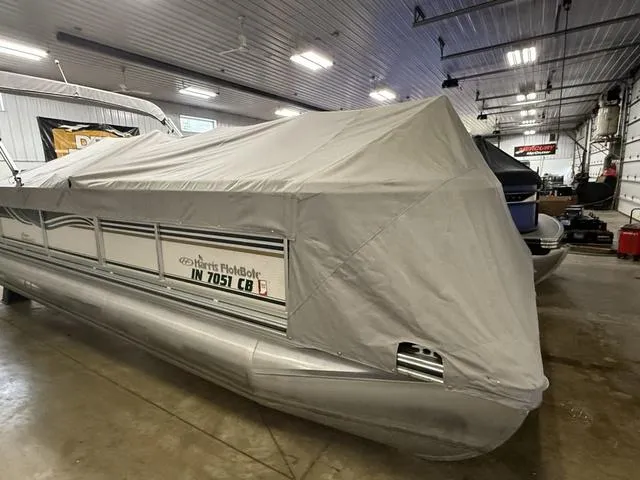 Slide: The Image of Harris 220 Super Sunliner 2004 - 7