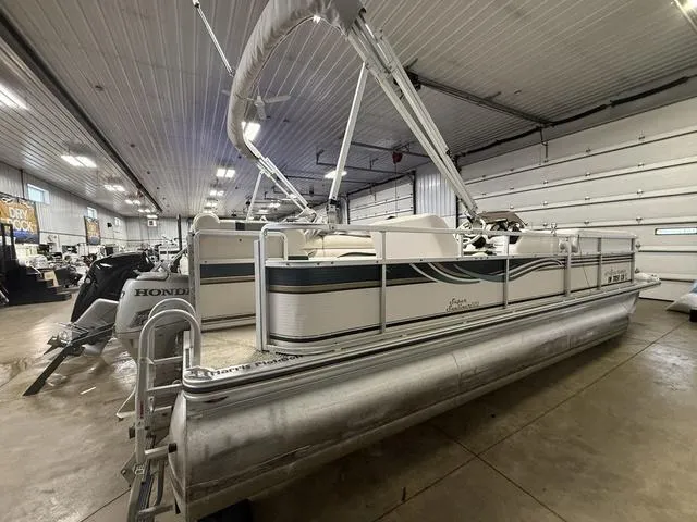 Slide: The Image of Harris 220 Super Sunliner 2004 - 9