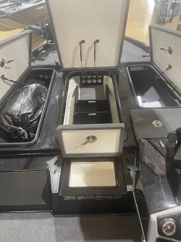 Slide: The Image of Ranger Z185 2025 - 34