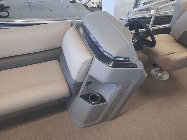 Slide: The Image of Sun Tracker Party Barge 18 DLX 2025 - 10