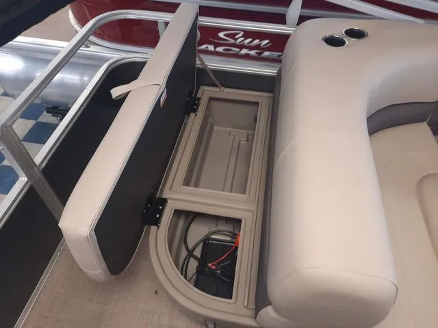 Slide: The Image of Sun Tracker Party Barge 18 DLX 2025 - 20