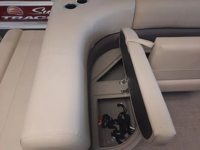 Slide: The Image of Sun Tracker Party Barge 18 DLX 2025 - 21