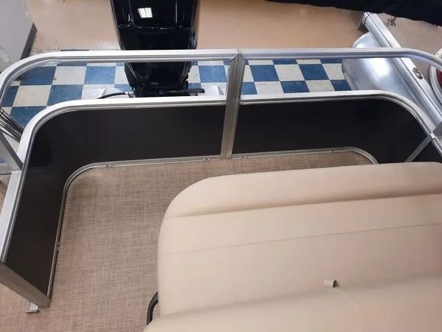 Slide: The Image of Sun Tracker Party Barge 18 DLX 2025 - 28