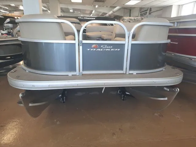 Slide: The Image of Sun Tracker Party Barge 18 DLX 2025 - 3