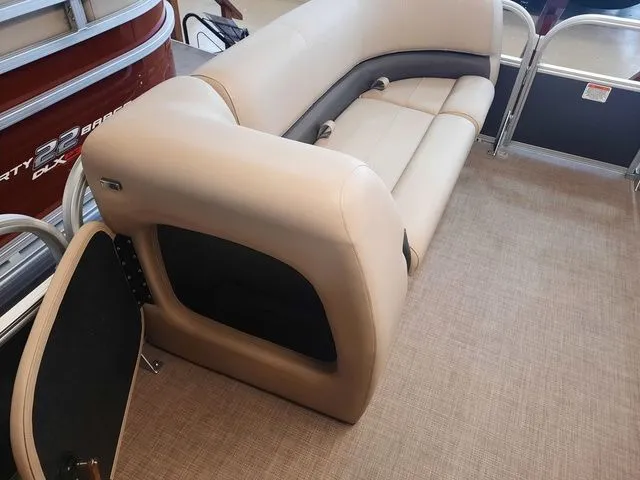 Slide: The Image of Sun Tracker Party Barge 18 DLX 2025 - 34