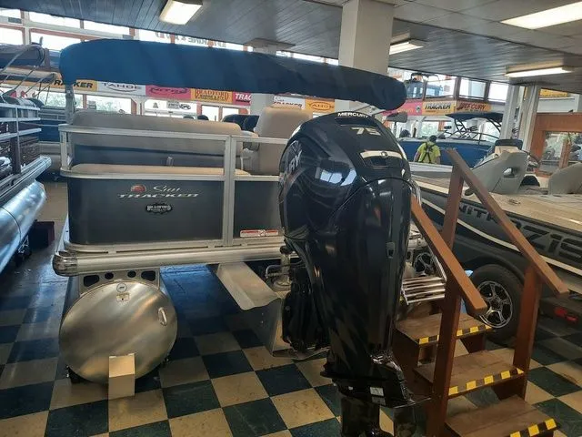 Slide: The Image of Sun Tracker Party Barge 18 DLX 2025 - 5