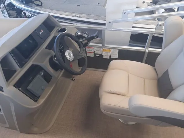 Slide: The Image of Sun Tracker Party Barge 18 DLX 2025 - 9