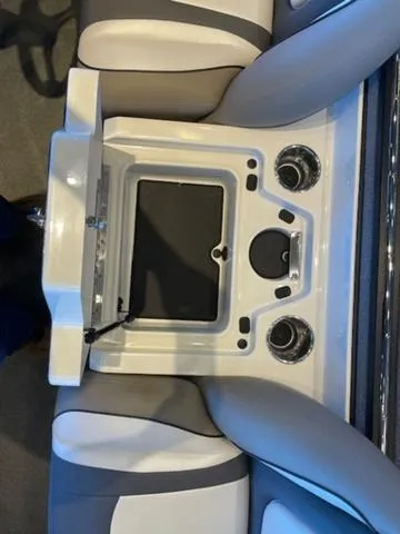 Slide: The Image of Ranger Z519 2024 - 15