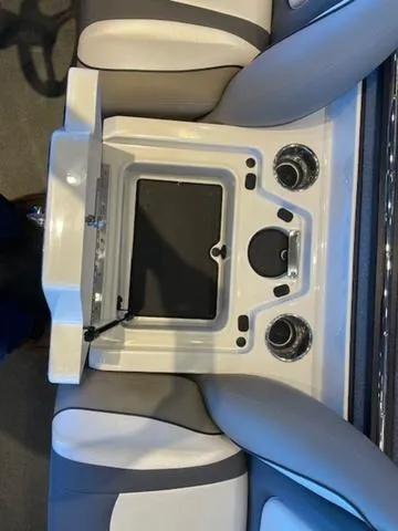 Slide: The Image of Ranger Z519 2024 - 28