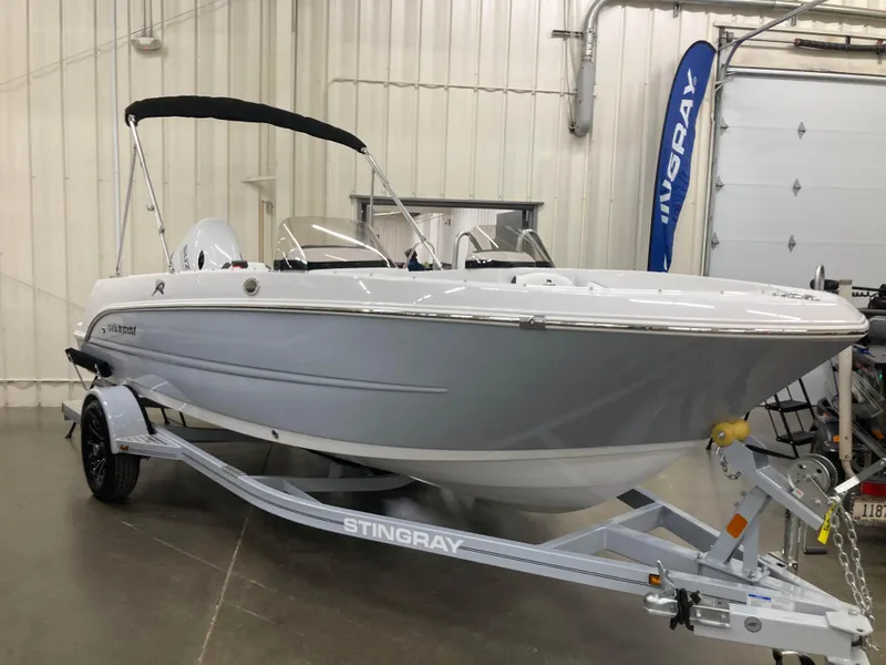 Slide: The Image of Stingray 172 DC 2025 - 10