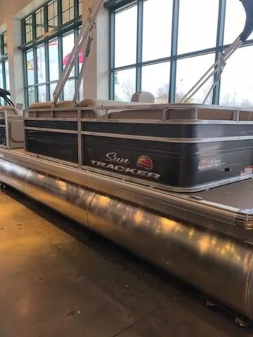 The Image of Sun Tracker PB 22RF XP3 2025 - 1