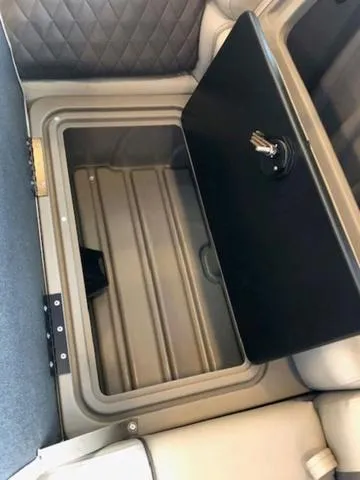 Slide: The Image of Sun Tracker PB 22RF XP3 2025 - 23