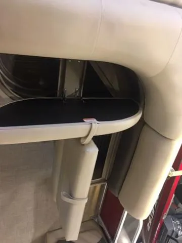 Slide: The Image of Sun Tracker Party Barge 18 DLX 2025 - 12