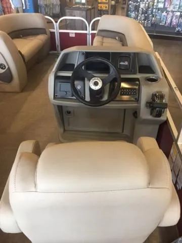 Slide: The Image of Sun Tracker Party Barge 18 DLX 2025 - 14