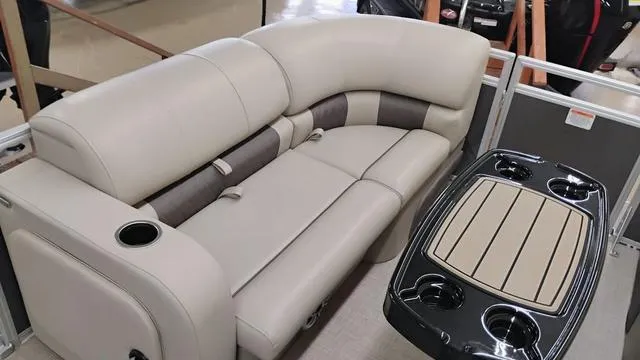 Slide: The Image of Sun Tracker Party Barge 22 RF XP3 2025 - 10