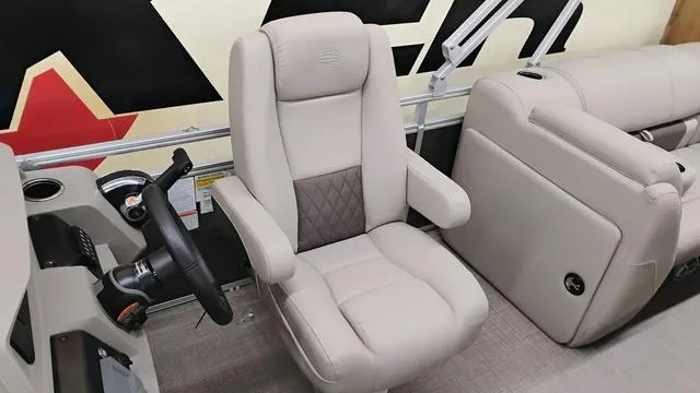 Slide: The Image of Sun Tracker Party Barge 22 RF XP3 2025 - 12