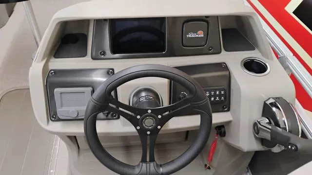 Slide: The Image of Sun Tracker Party Barge 22 RF XP3 2025 - 14