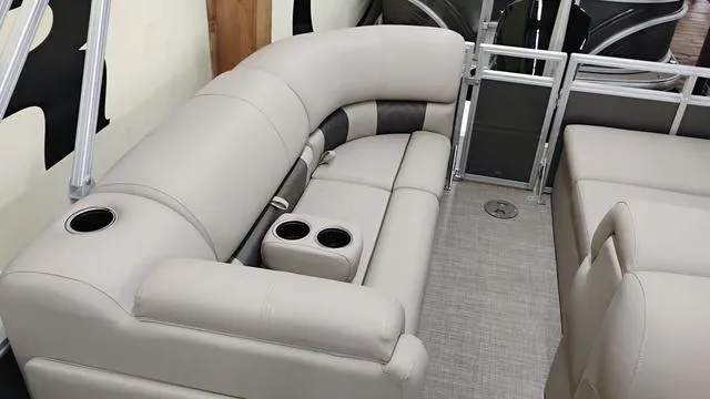 Slide: The Image of Sun Tracker Party Barge 22 RF XP3 2025 - 18