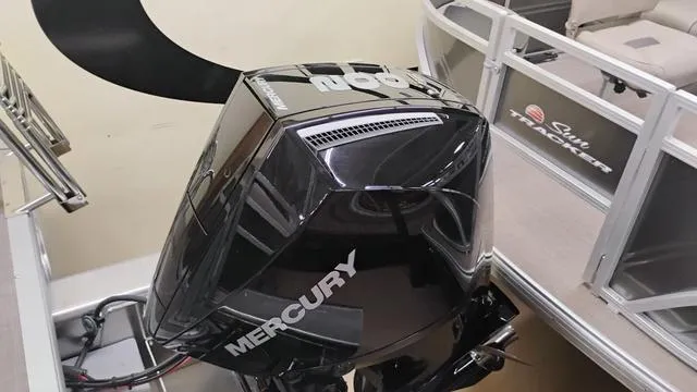 Slide: The Image of Sun Tracker Party Barge 22 RF XP3 2025 - 23