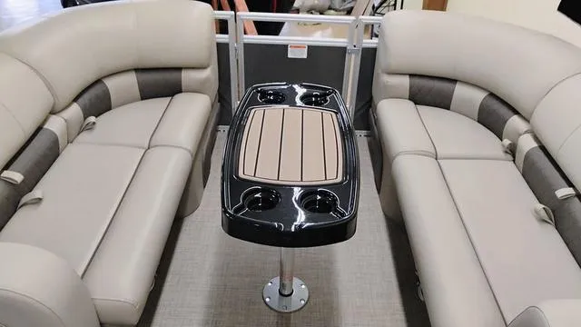 Slide: The Image of Sun Tracker Party Barge 22 RF XP3 2025 - 42