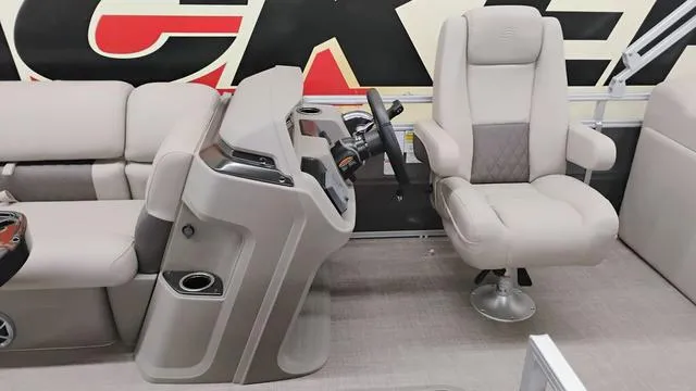 Slide: The Image of Sun Tracker Party Barge 22 RF XP3 2025 - 44