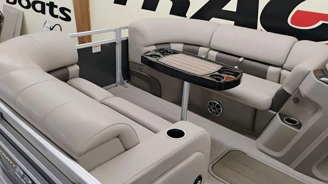 Slide: The Image of Sun Tracker Party Barge 22 RF XP3 2025 - 6