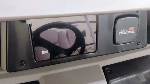 Slide: The Image of Sun Tracker Party Barge 18 DLX 2025 - 14