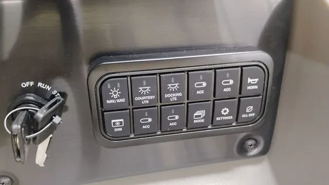 Slide: The Image of Sun Tracker Party Barge 18 DLX 2025 - 31