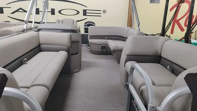 Slide: The Image of Sun Tracker Party Barge 18 DLX 2025 - 43