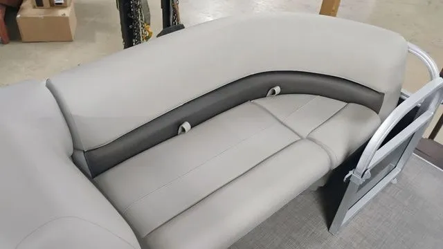 Slide: The Image of Sun Tracker Party Barge 18 DLX 2025 - 5