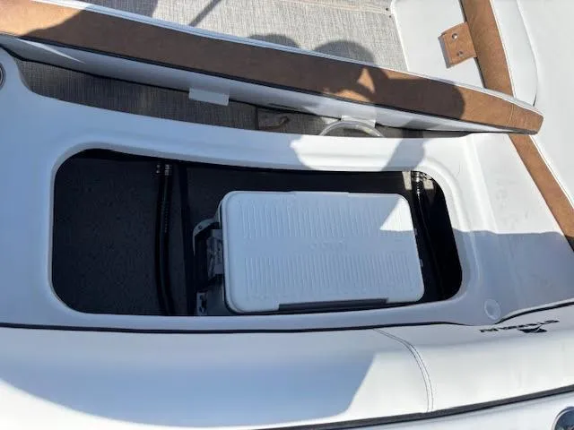 Slide: The Image of Stingray 191DC DUAL CONSOLE BOWRIDER 2025 - 11