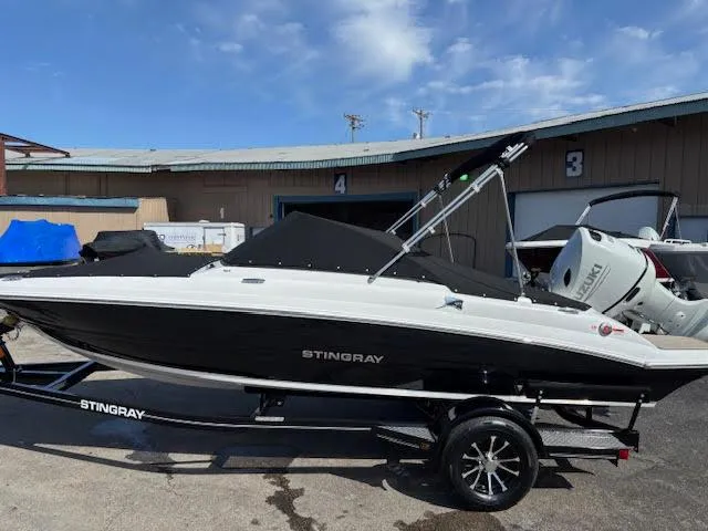 Slide: The Image of Stingray 191DC DUAL CONSOLE BOWRIDER 2025 - 2