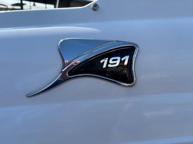 Slide: The Image of Stingray 191DC DUAL CONSOLE BOWRIDER 2025 - 7