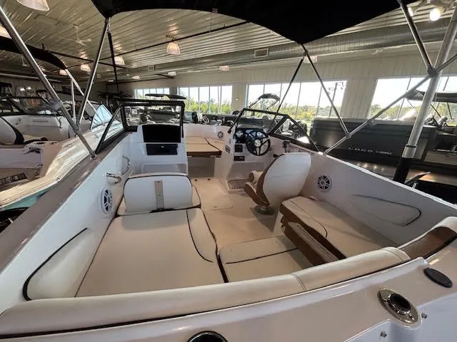 Slide: The Image of Stingray 172 DC 2025 - 9