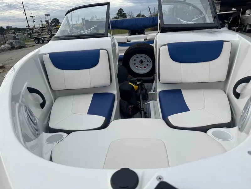 Slide: The Image of 2022 Tahoe 185 S boat interior with white and blue seating. - 9
