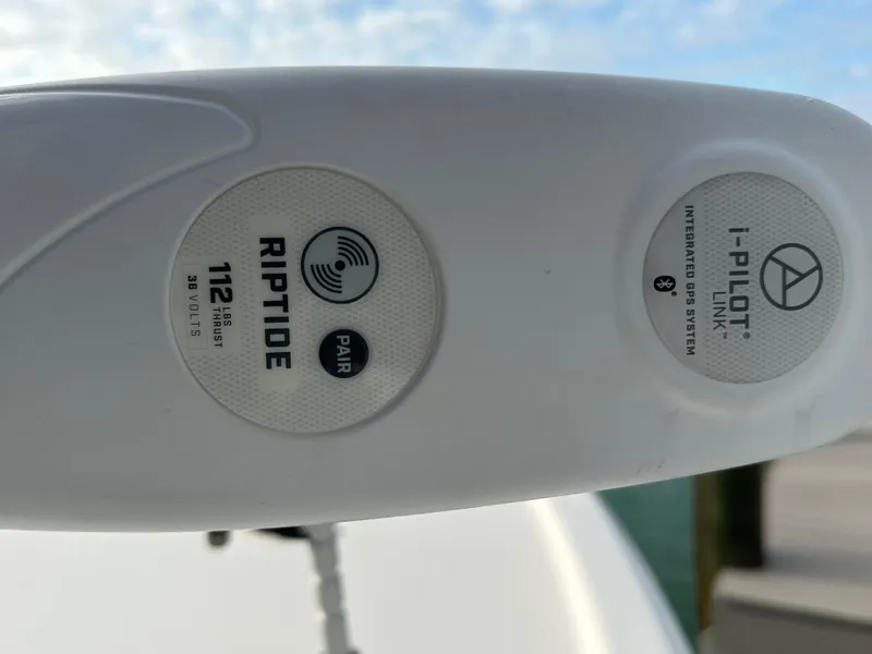 Slide: The Image of Riptide i-Pilot Link system on 2021 Pathfinder 2500 Hybrid boat. - 29