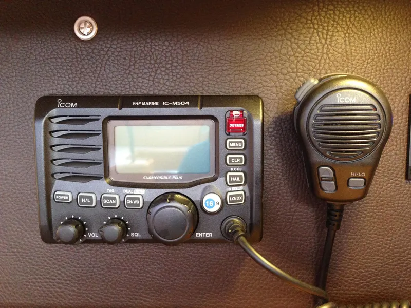Slide: The Image of Icom VHF - 101