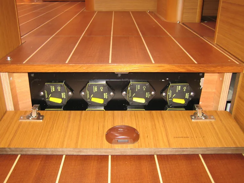 Slide: The Image of Electric Winch Breakers - 105