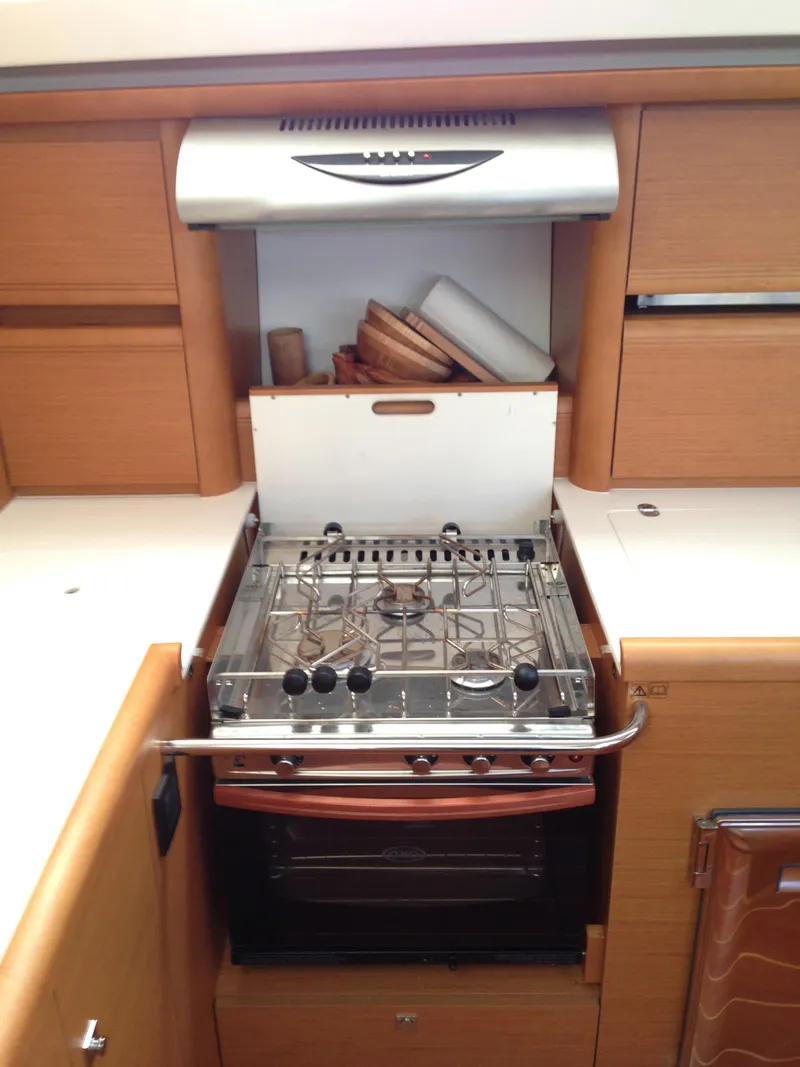 Slide: The Image of 3 Burner Stove & Oven - 109