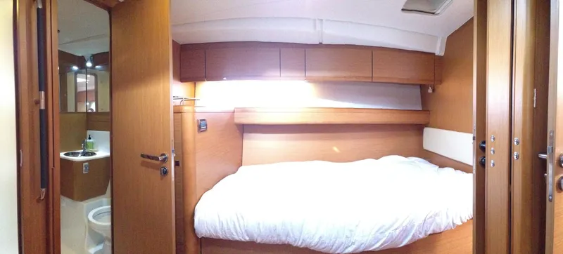 Slide: The Image of Stbd Stateroom & Private Head - 139